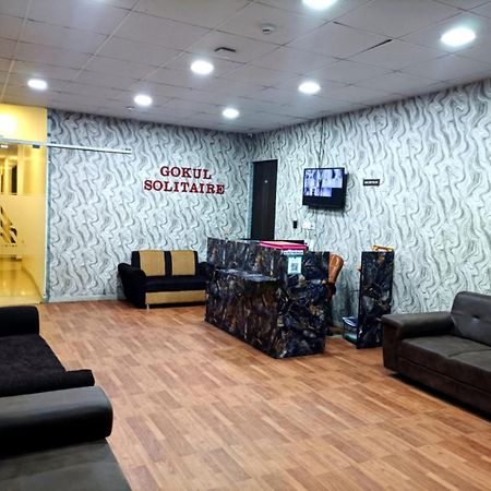 Hotel Gokul Solitaire, Surat Bhatha Exterior foto