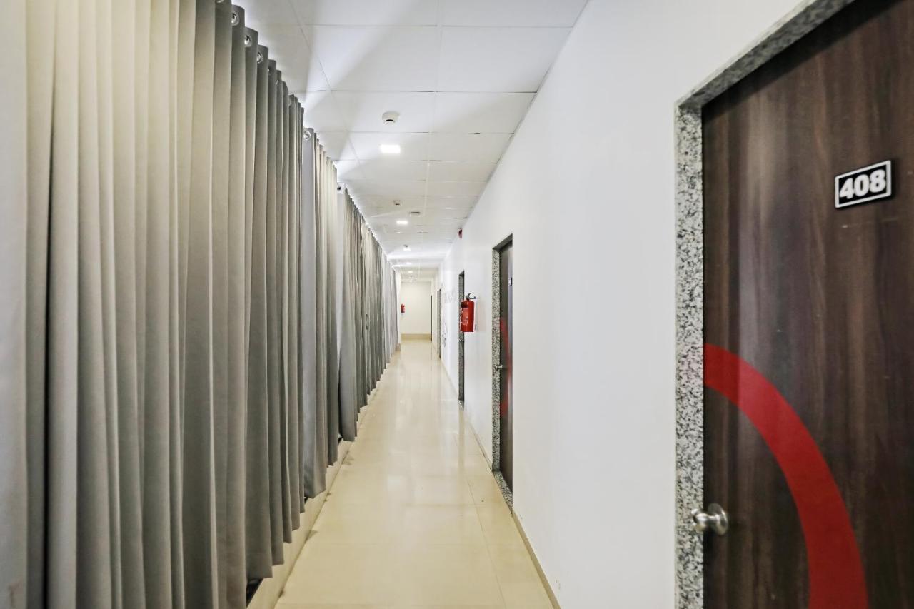 Hotel Gokul Solitaire, Surat Bhatha Exterior foto