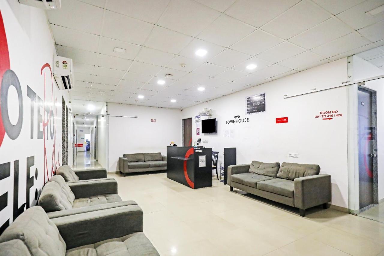 Hotel Gokul Solitaire, Surat Bhatha Exterior foto