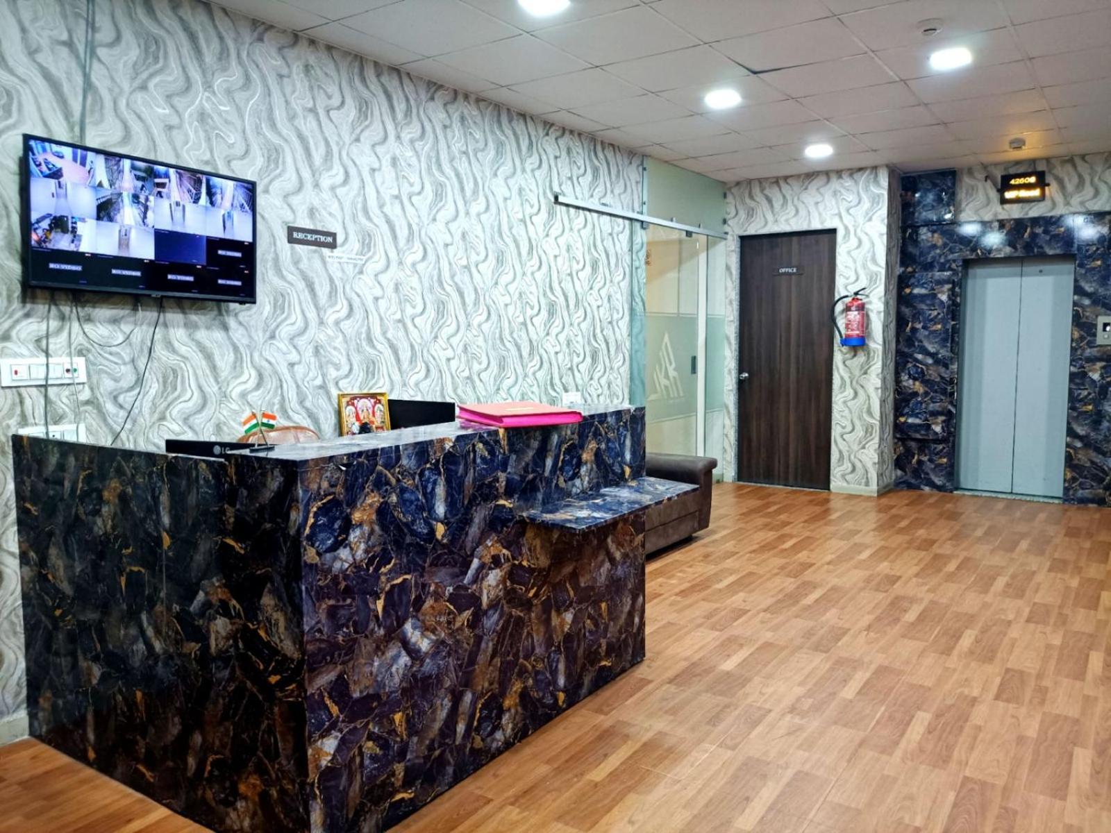 Hotel Gokul Solitaire, Surat Bhatha Exterior foto
